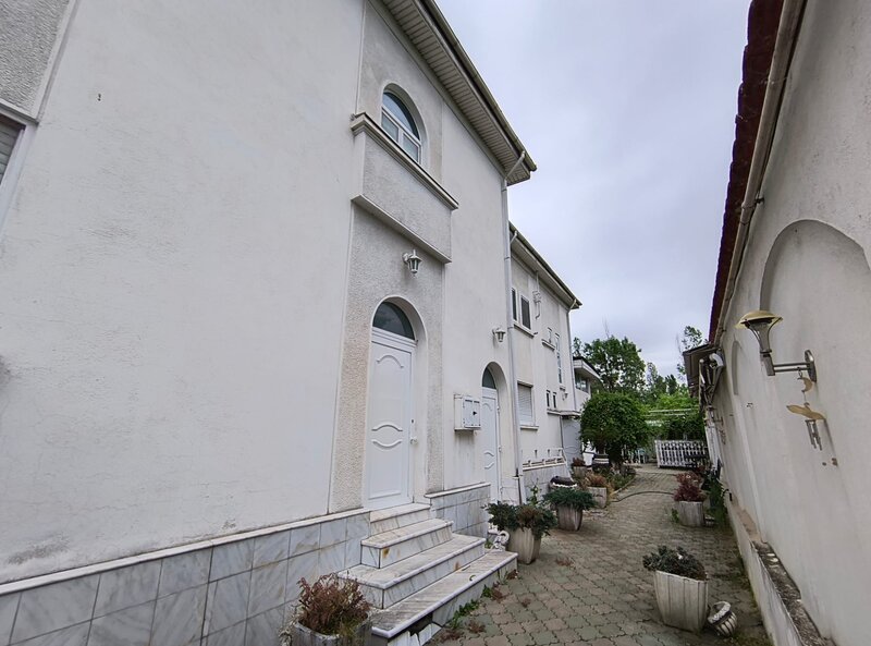 Libertatii, Casa Poporului, Uranus